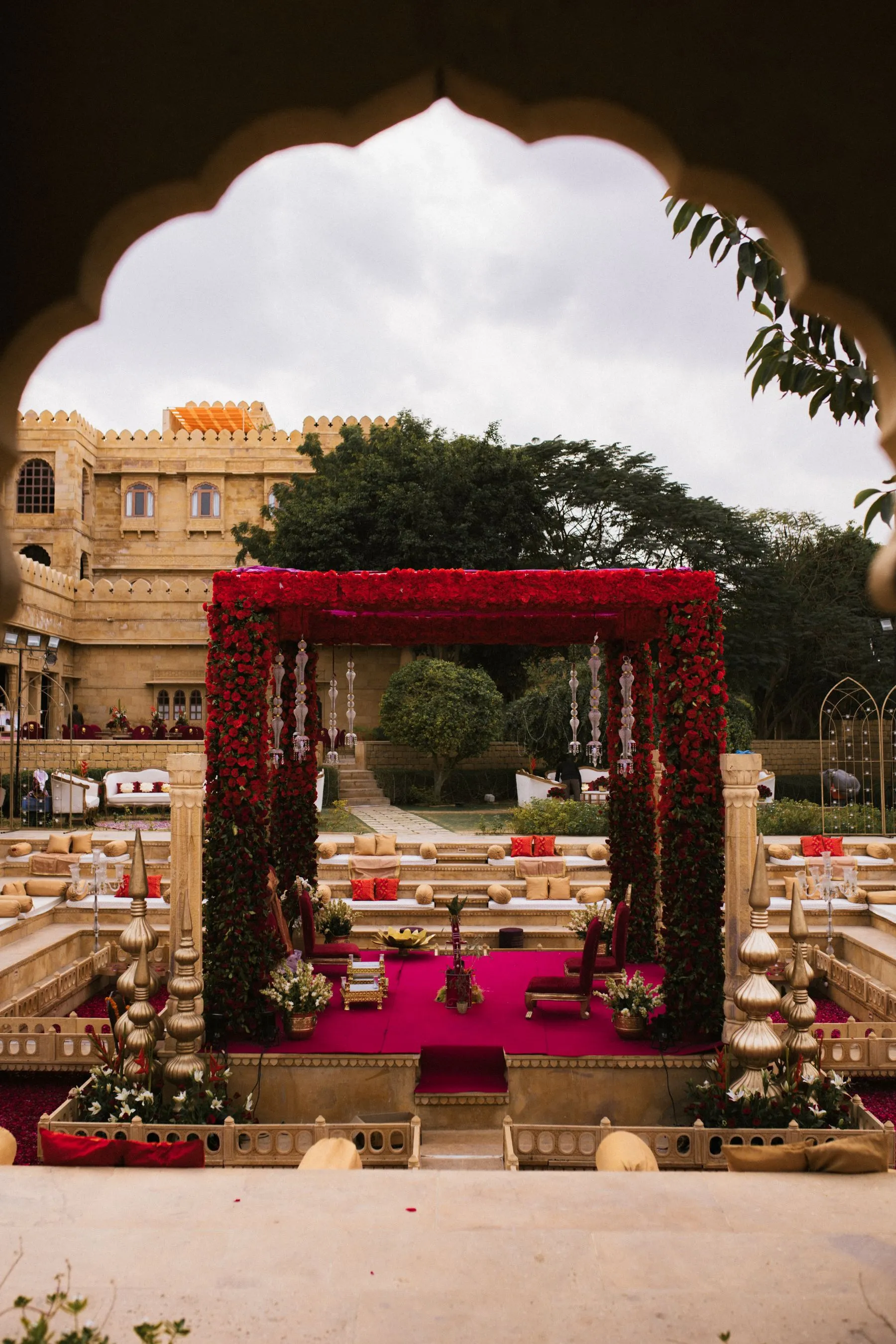 A Gujarati wedding mandap decorated with red roses and flowers at a Rajasthan fort